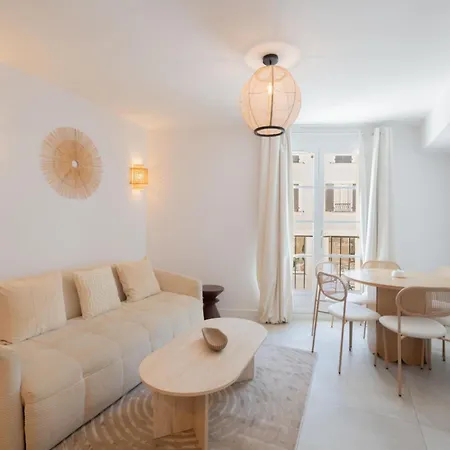 Appartement Place Des Lices -2bdr-6p- Tropez