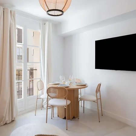 Апартаменты Place Des Lices -2bdr-6p- Tropez *
