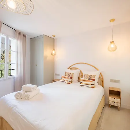 Апартаменты Place Des Lices -2bdr-6p- Tropez Сен-Тропе